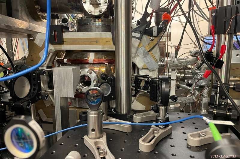 Stanford Breakthrough: Precise Atomic Control Using Light and Magnetic Fields