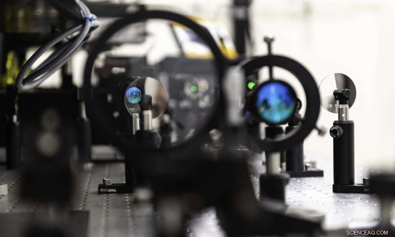 Revolutionary Technique Uses Diamond Defects to Measure Temperature via Light Emission