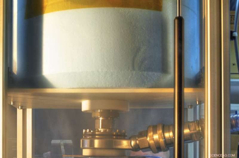 Using Cryogenic Cooling to Enhance Fluorescence Microscopy