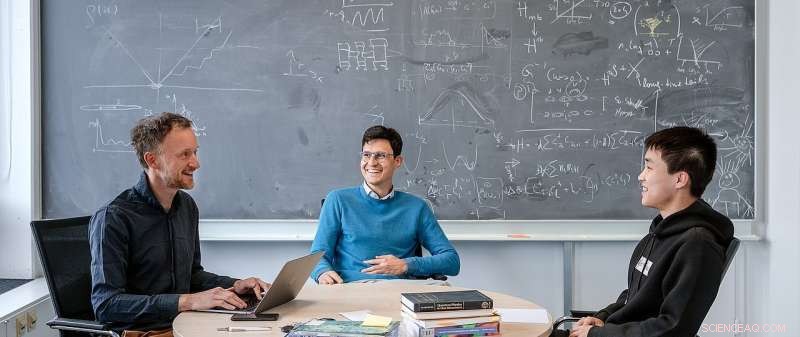 Quantum Processor Simulates 2D Quantum Matter Ground States