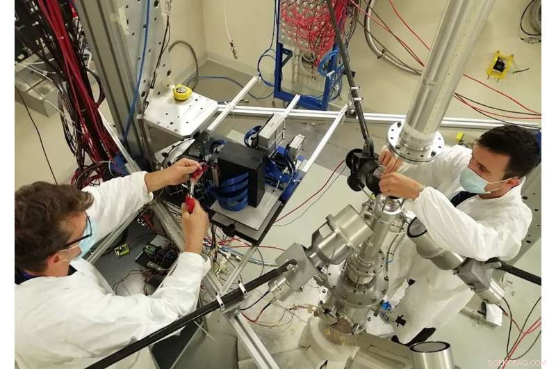 Compact Portable Detector for Simultaneous Gamma‑Ray and Neutron Monitoring in Radioactive and Nuclear Environments