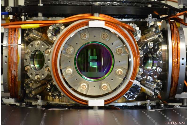 Integrating Sound into Quantum Simulations: First Vibrating Optical Lattice