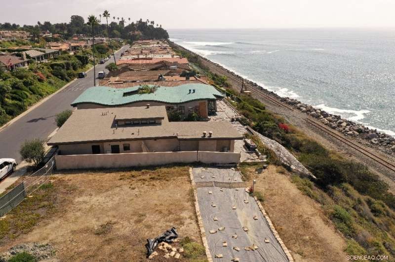 California s Climate Crisis: Rising Seas Threaten Railways, Homes, and Iconic Beaches