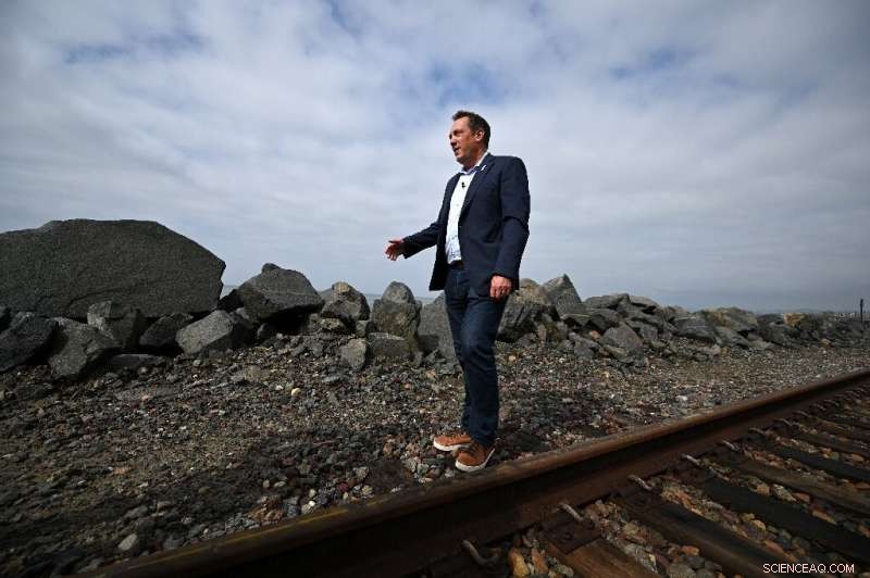 California s Climate Crisis: Rising Seas Threaten Railways, Homes, and Iconic Beaches