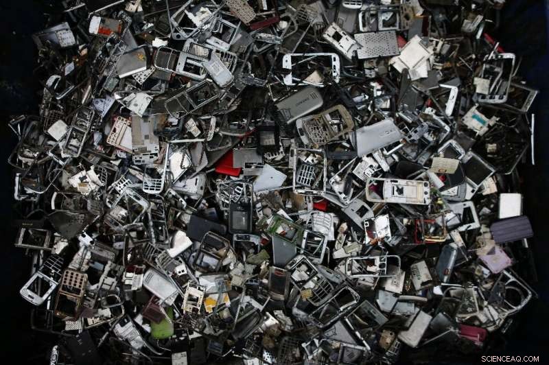 5.3 Billion Mobile Phones Set to Become Waste in 2022 – Experts Urge Urgent Recycling