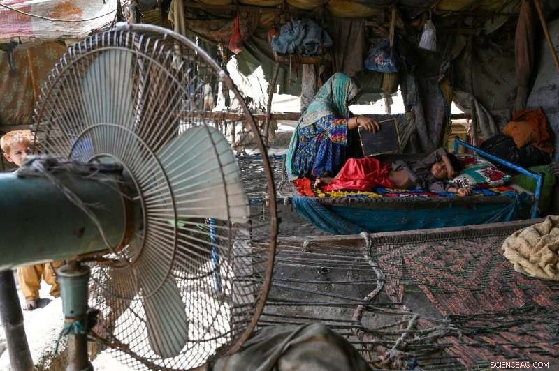 UN & Red Cross Warn: Heatwaves Will Render Some Regions Uninhabitable Within Decades