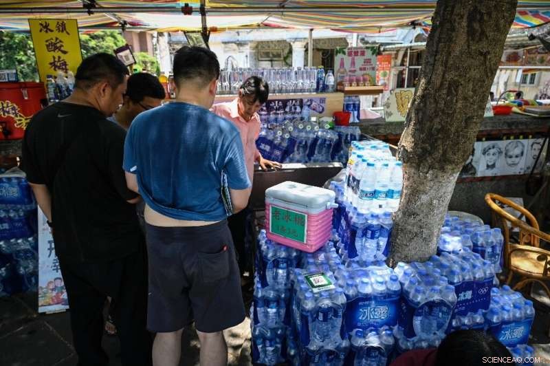 China Endures Record Heatwave, Temperatures Top 41°C