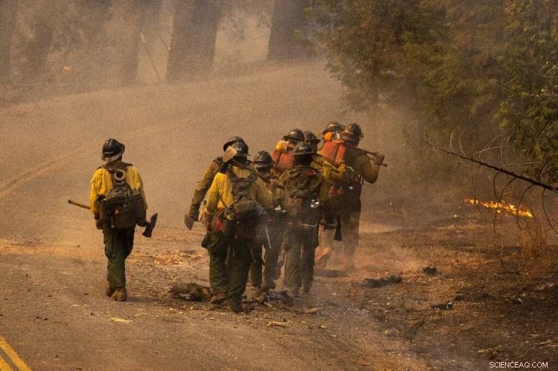 Mass Evacuations Amid Rapidly Expanding California Wildfire