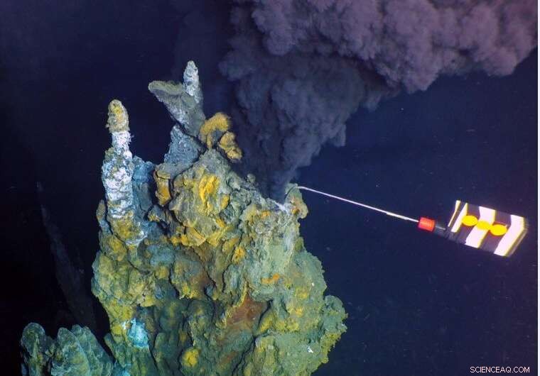 New Off-Axis High-Temperature Hydrothermal Field Revealed on the East Pacific Rise