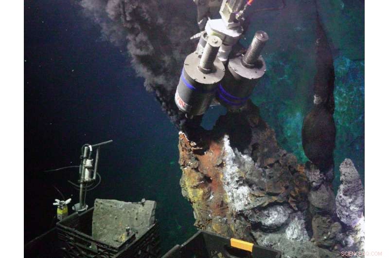 New Off-Axis High-Temperature Hydrothermal Field Revealed on the East Pacific Rise