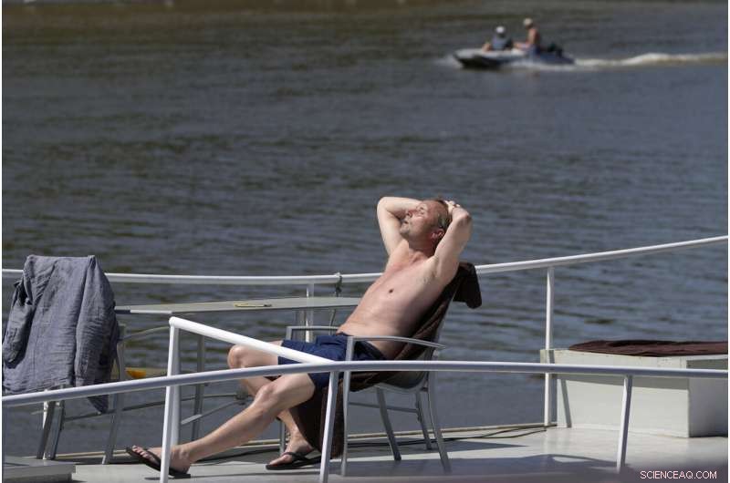 UK Issues First Red Heat Warning for Next Week Amid Rising Temperatures