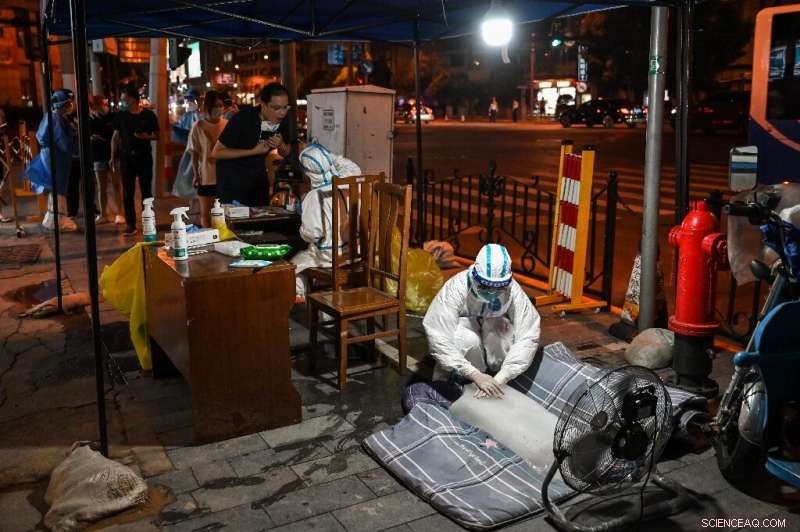 Shanghai Endures Record-High Temperatures Amid China Heatwave