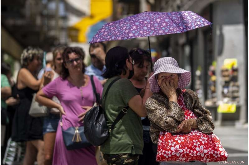 Europe Battles Heatwave‑Fueled Wildfires in France and Spain