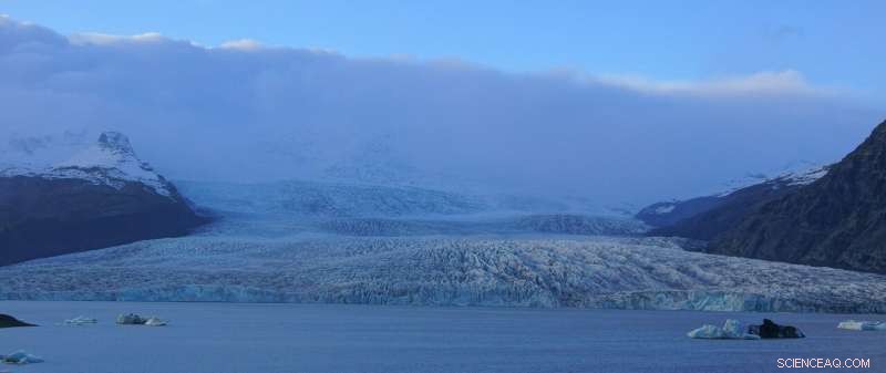 Fiber Optic Cable Detects Volcanic Tremor Beneath Iceland’s Vatnajökull Glacier