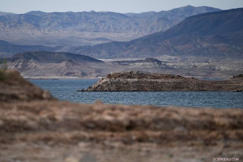 Lake Mead Boating Threatened by Record US Drought
