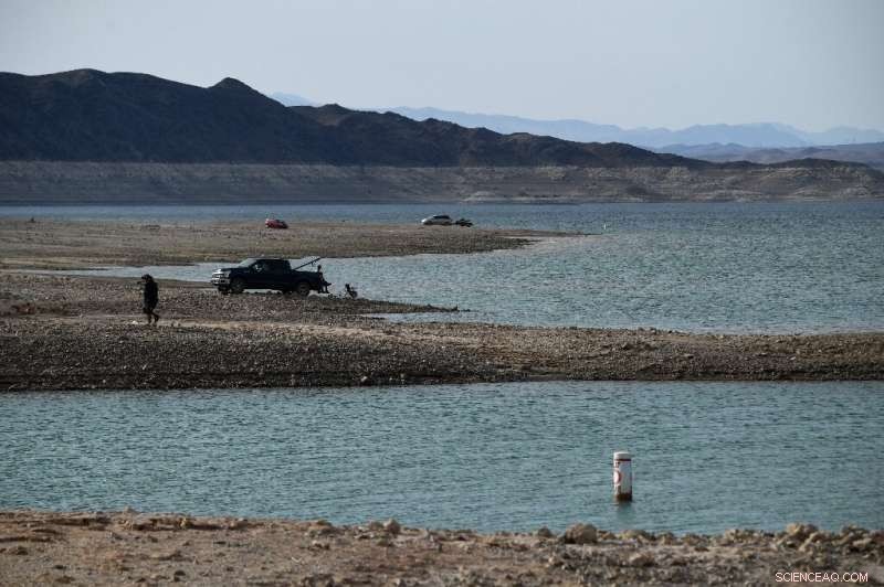 Lake Mead Boating Threatened by Record US Drought