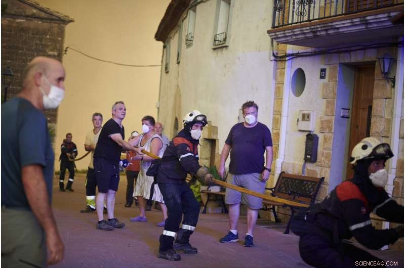 Spain Battles Wildfires Amid Unusual Heat Wave, Evacuations in Sierra de la Culebra