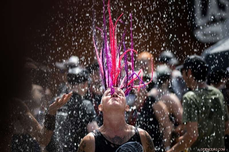 Europe Endures Record-Breaking June Heatwave, Parisians Seek Relief in City Fountains