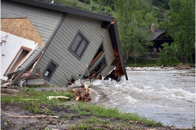 Floods Dramatically Alter Yellowstone s Landscape