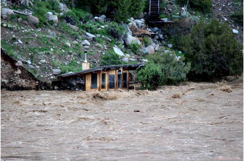 Floods Dramatically Alter Yellowstone s Landscape