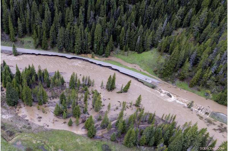 Floods Dramatically Alter Yellowstone s Landscape