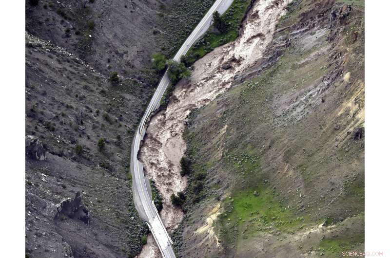 Floods Dramatically Alter Yellowstone s Landscape