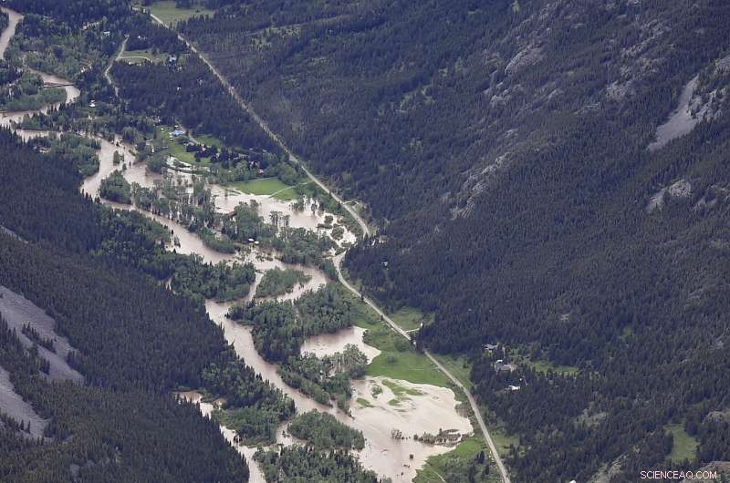 Floods Dramatically Alter Yellowstone s Landscape