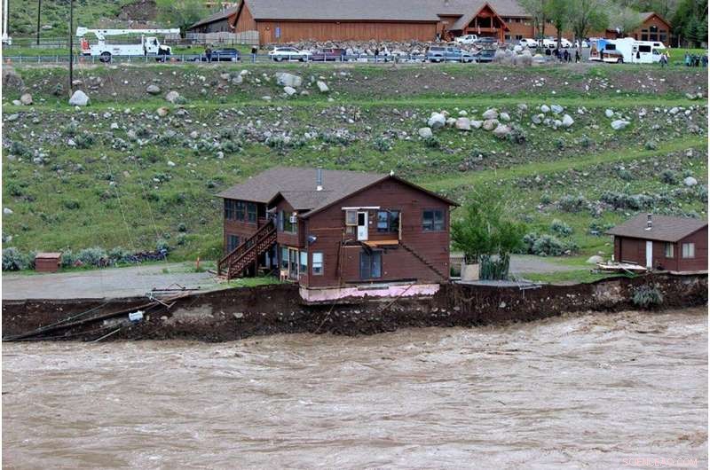 Floods Dramatically Alter Yellowstone s Landscape