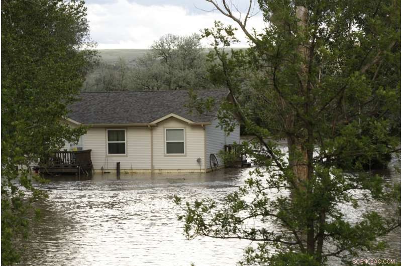 Floods Dramatically Alter Yellowstone s Landscape