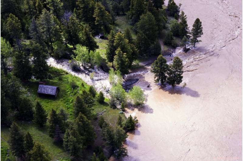 Floods Dramatically Alter Yellowstone s Landscape