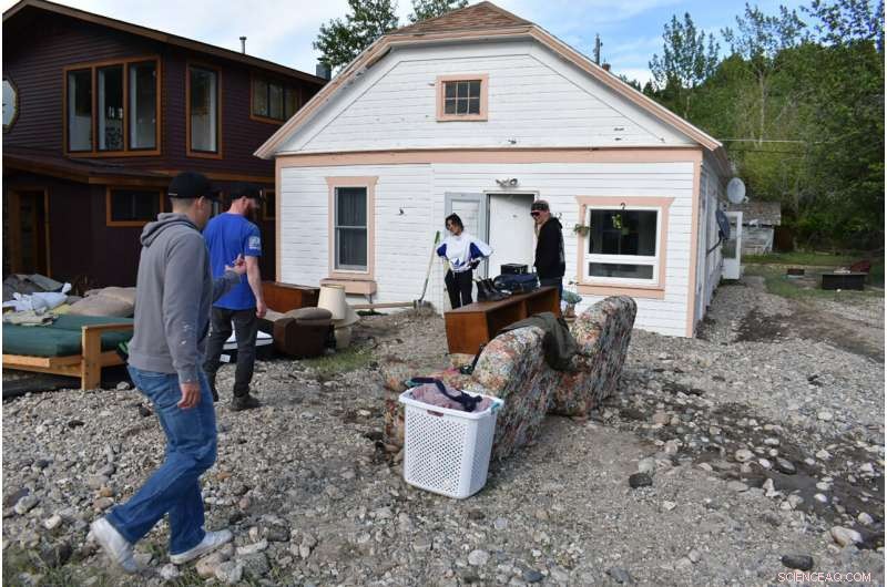 Floods Dramatically Alter Yellowstone s Landscape