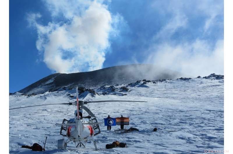 Antarctica’s Active Volcano Shows How CO2 Sustains Persistent Lava Lakes