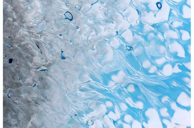Historic First: Rainfall on Greenland s Ice Sheet Unveiled by Researchers