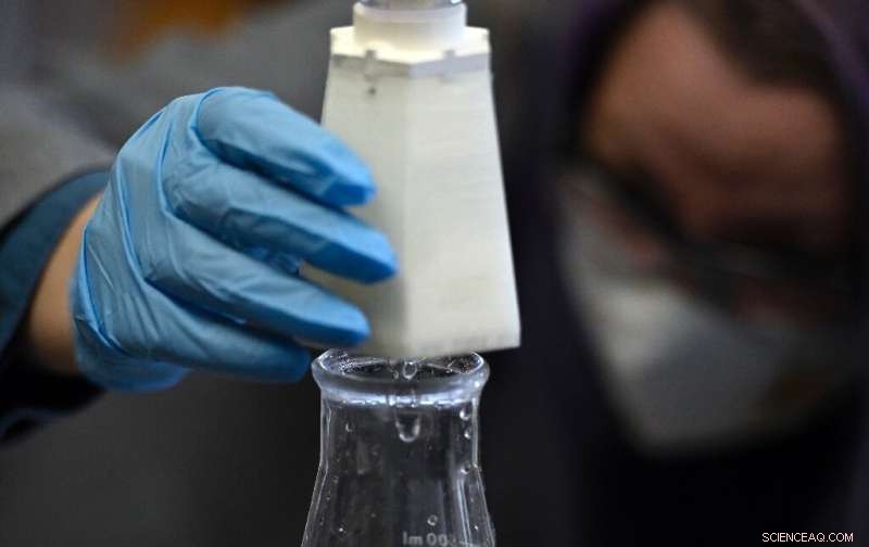 Students Design Low-Cost 3D-Printed Lead Filter to Protect Drinking Water