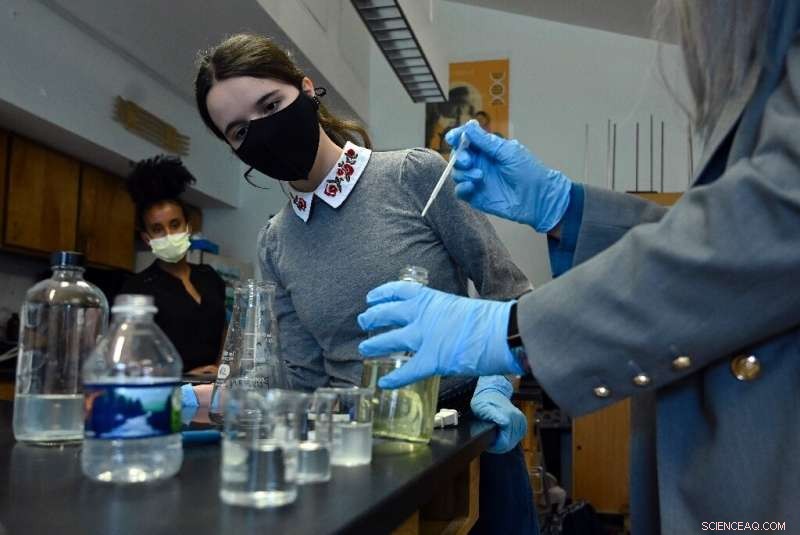 Students Design Low-Cost 3D-Printed Lead Filter to Protect Drinking Water