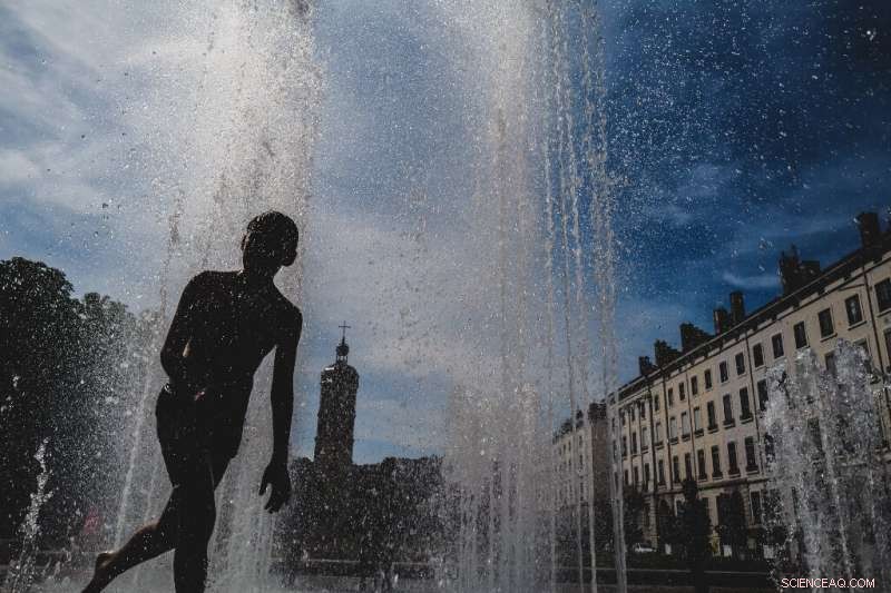 Southern France Faces Record May Heat, Residents Seek Cooling Relief