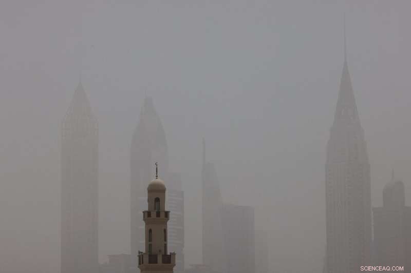Dubai’s Burj Khalifa Vanishes Amid Massive Mideast Sandstorms, Triggering Warnings