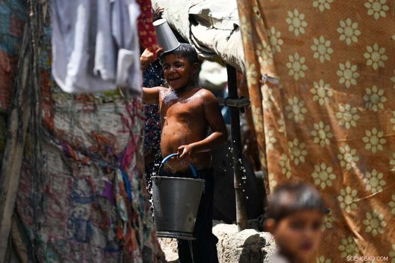 Heatwaves Exacerbate Poverty in Pakistan s Hottest City, Jacobabad