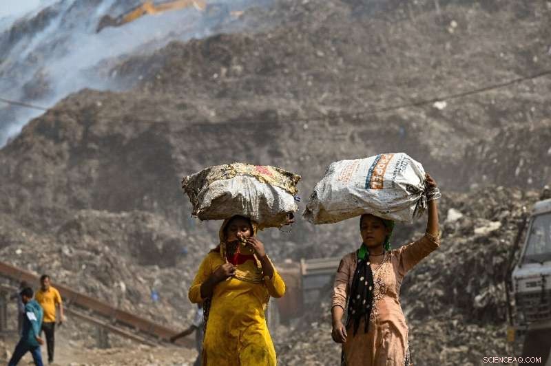 South Asia Overwhelmed by Heatwave as Delhi Landfill Fires Rage