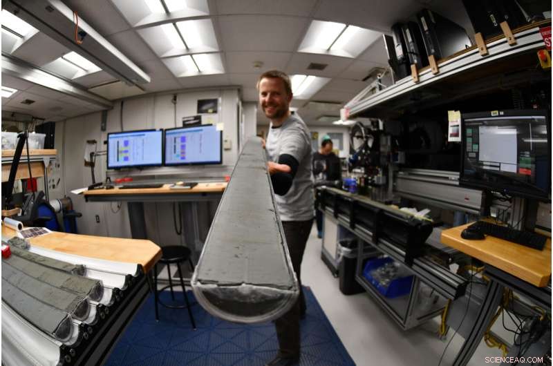 Global Research Confirms Antarctic Ocean Lacks Glacial Iron Fertilization Impact