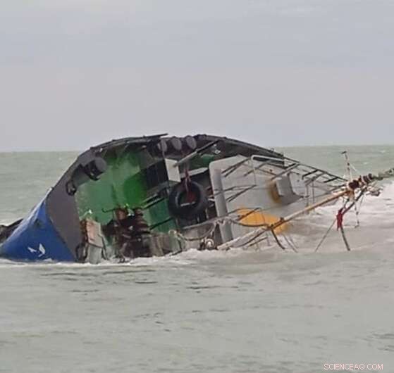 No Fuel Leaks Detected After Tunisian Shipwreck, Divers Report