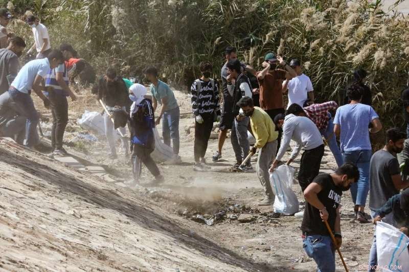 Iraq s Youth Clean Tigris River, Launching Nation s First Green Initiative