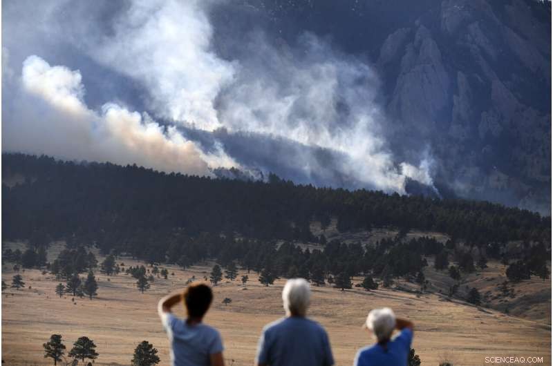 Colorado Wildfire Forces Evacuation of 19,000 Residents in South Boulder
