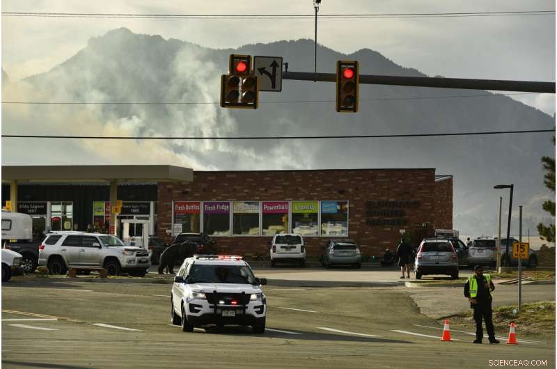 Colorado Wildfire Forces Evacuation of 19,000 Residents in South Boulder