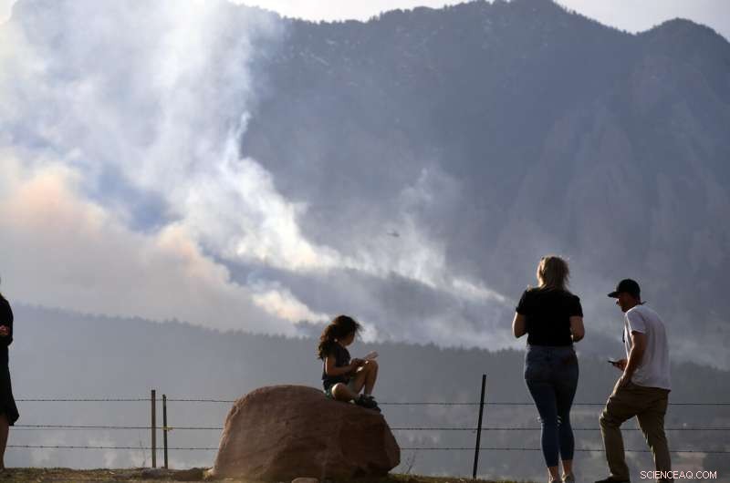 Colorado Wildfire Forces Evacuation of 19,000 Residents in South Boulder