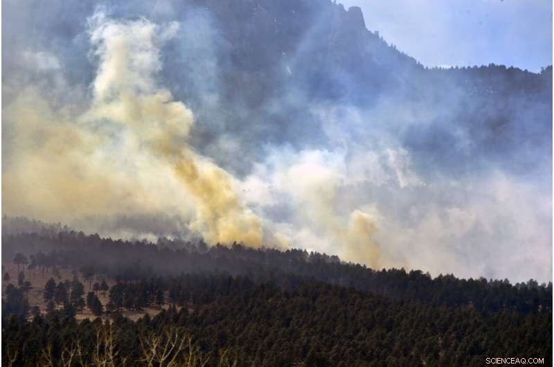 Colorado Wildfire Forces Evacuation of 19,000 Residents in South Boulder