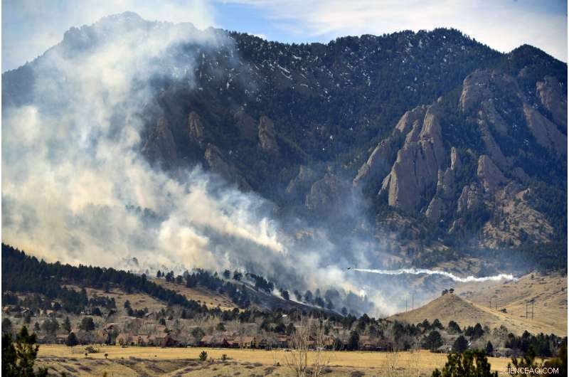 Colorado Wildfire Forces Evacuation of 19,000 Residents in South Boulder