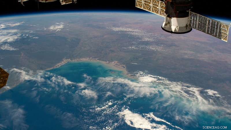 Satellite Laser Ranging Detects Rapid Ocean Mass Changes in the Gulf of Carpentaria