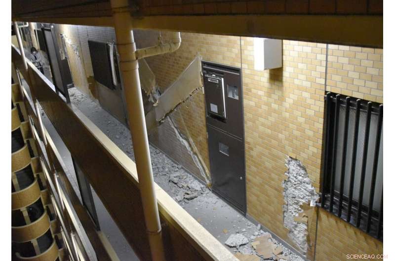 7.4-Magnitude Earthquake Hits Northern Japan, 4 Dead, Over 90 Injured