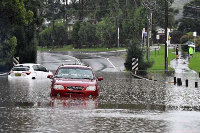 Australia s Flood Toll Climbs to 20 as Thousands Evacuate Sydney